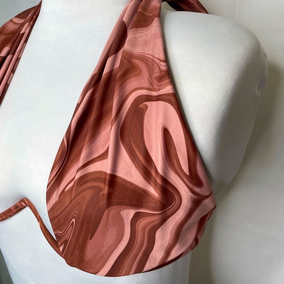 Cleavage Baring Underwire Bikini Top | Size Large - Picture 3 of 5